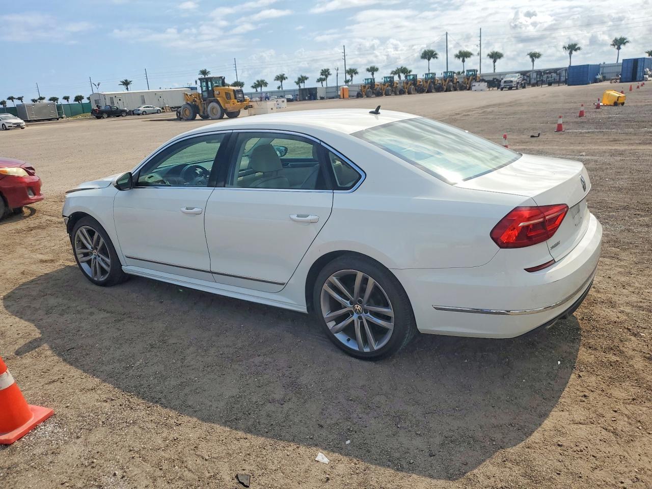 2016 VOLKSWAGEN Passat