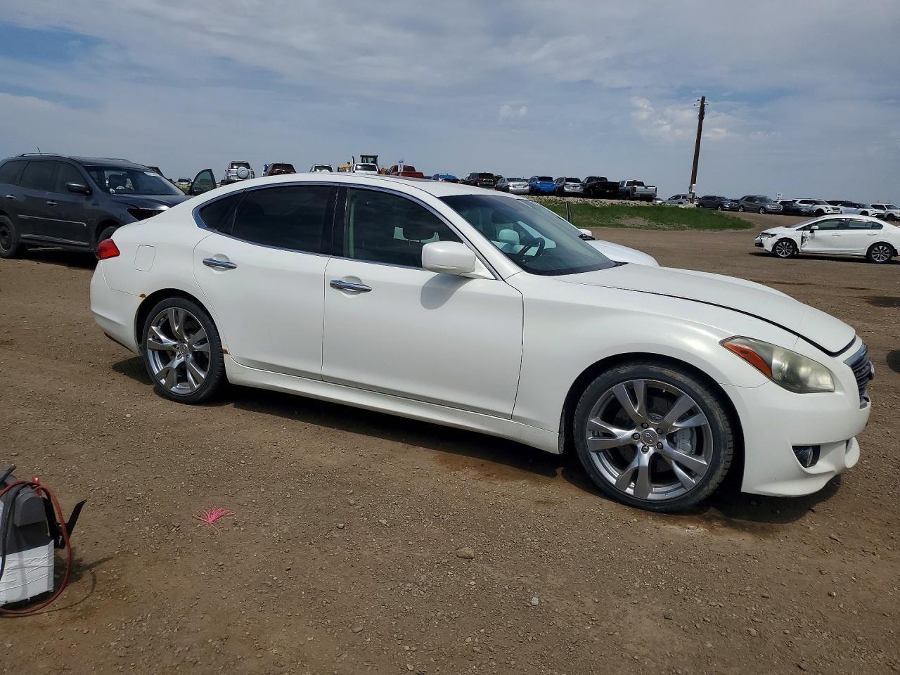 2011 INFINITI M56