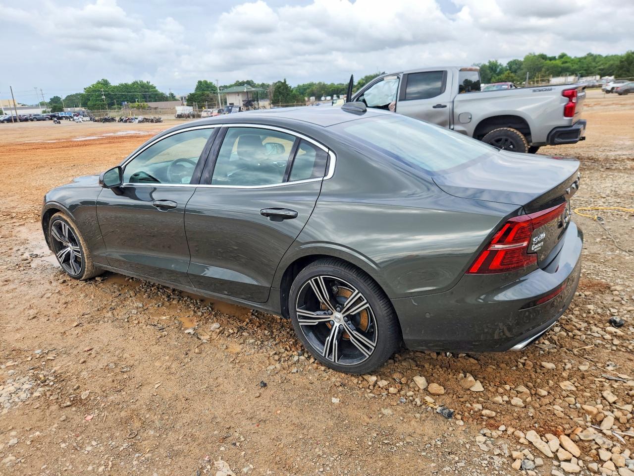2022 VOLVO S60