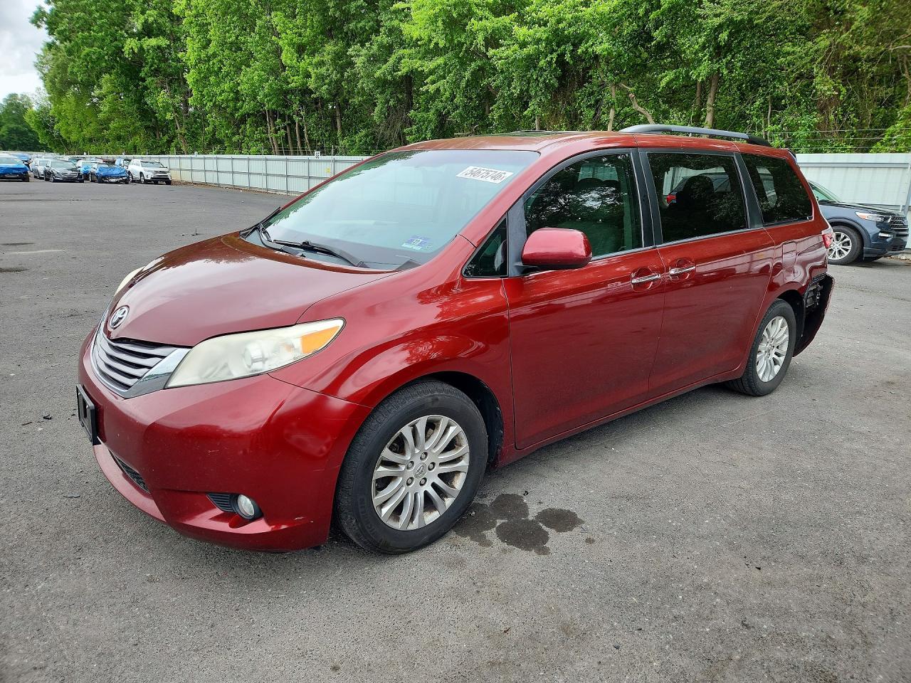 2016 TOYOTA SIENNA