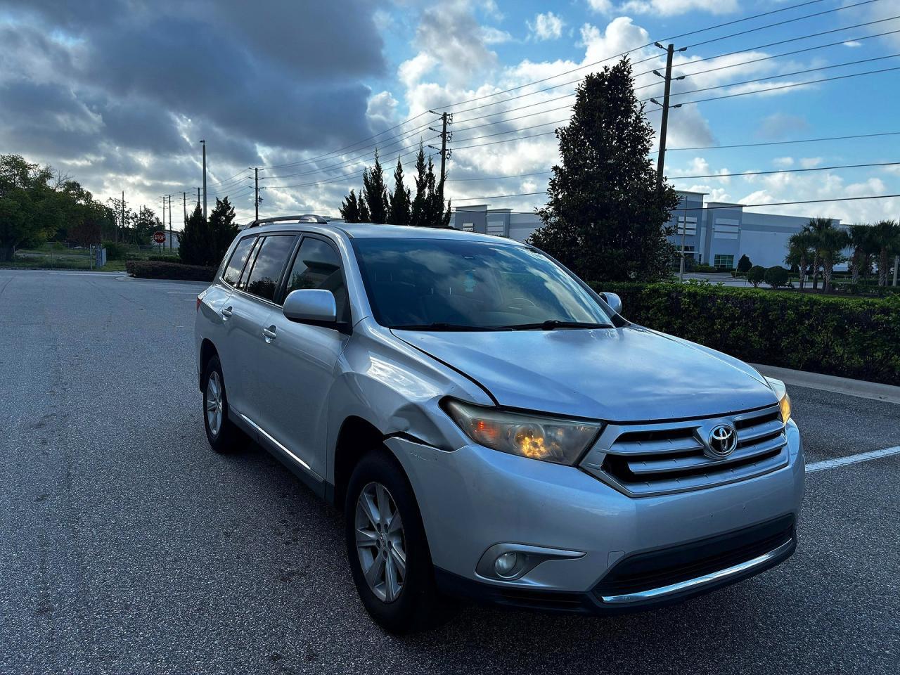2011 TOYOTA HIGHLANDER