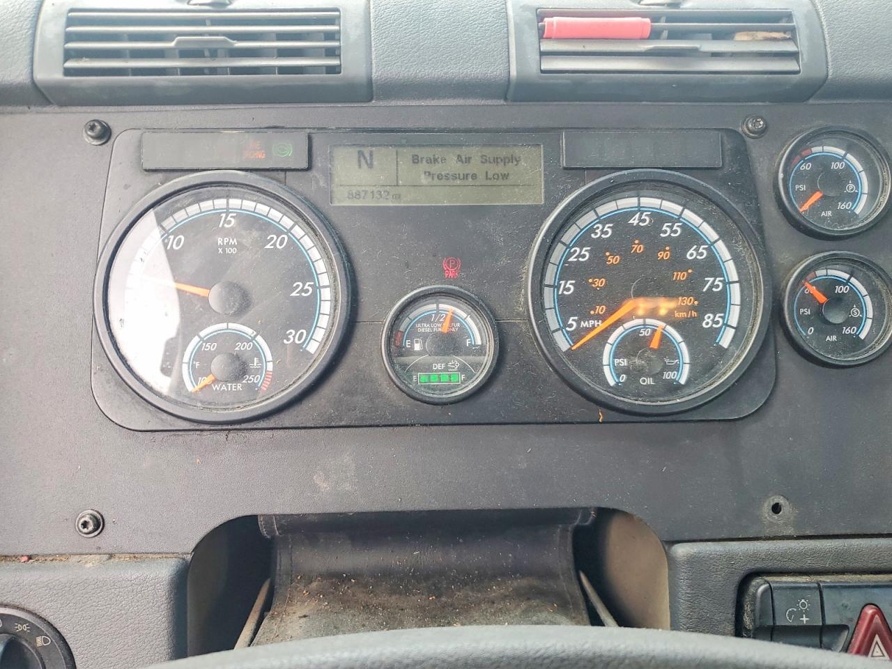2017 FREIGHTLINER Cascadia 113