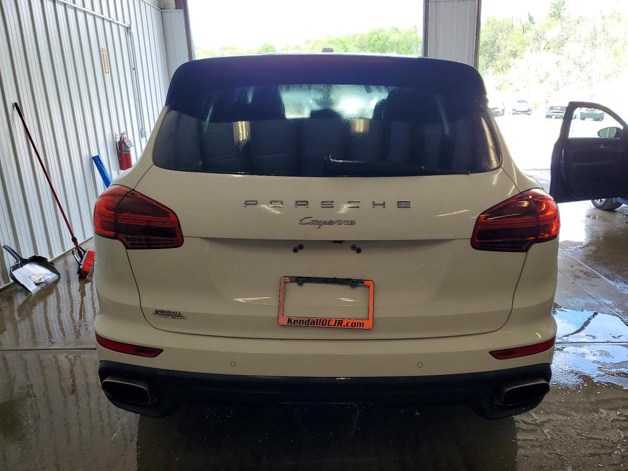 2018 PORSCHE CAYENNE