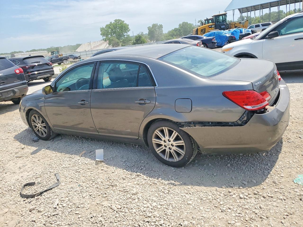 2005 TOYOTA Avalon