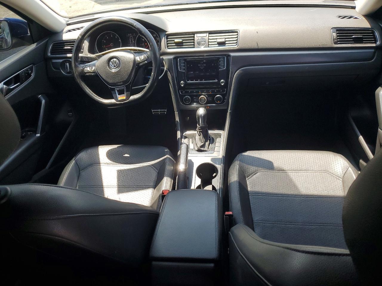 2017 VOLKSWAGEN Passat