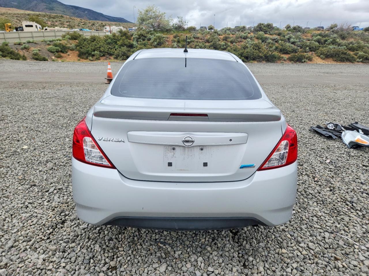 2015 NISSAN VERSA