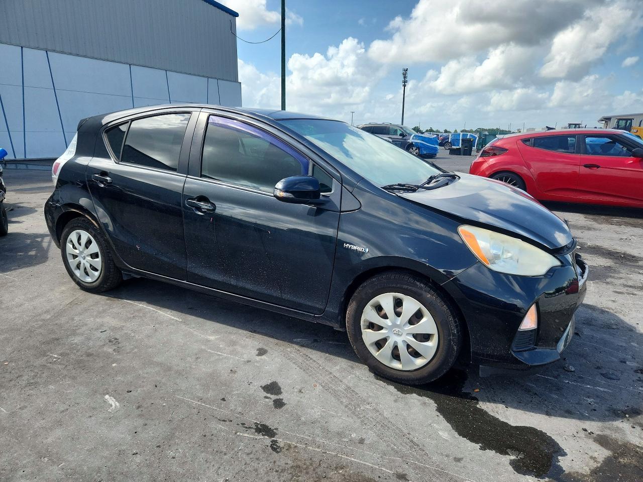 2013 TOYOTA Prius c