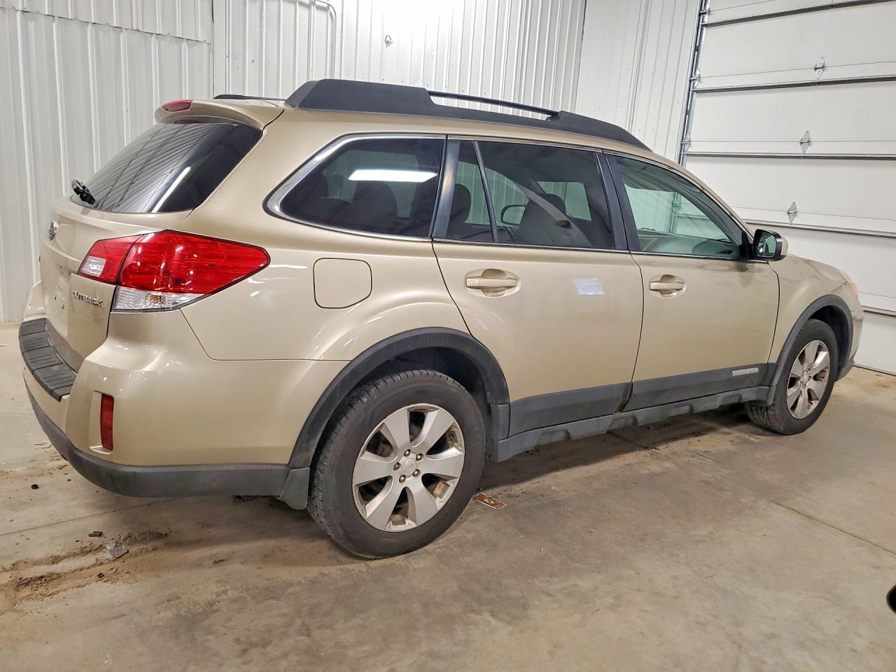 2010 SUBARU Outback