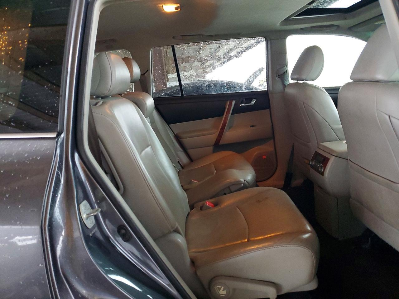 2013 TOYOTA HIGHLANDER