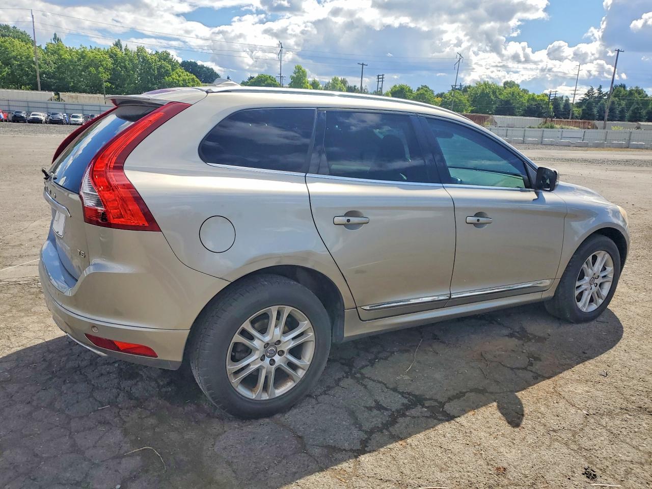 2016 VOLVO XC60