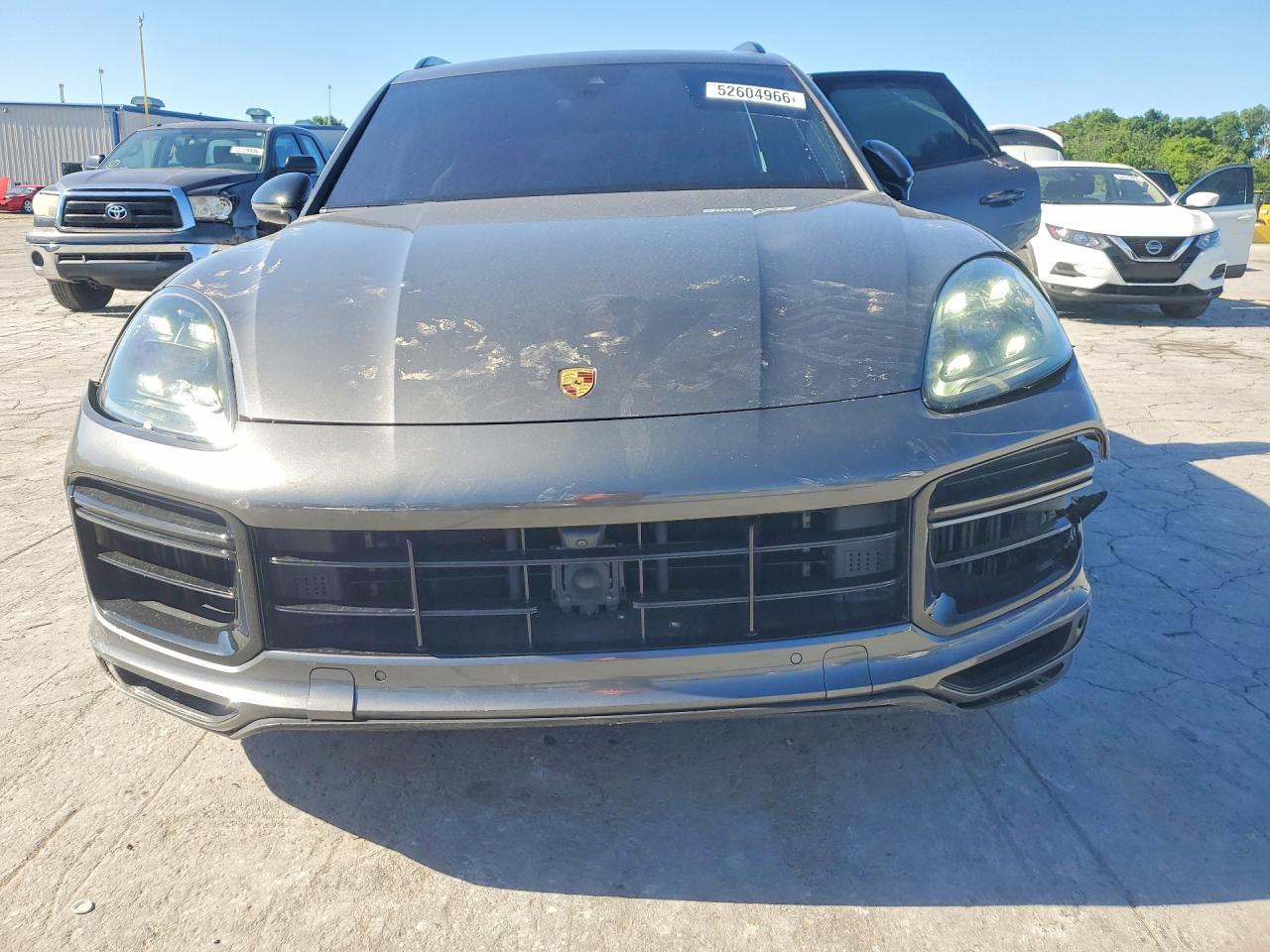 2020 PORSCHE CAYENNE