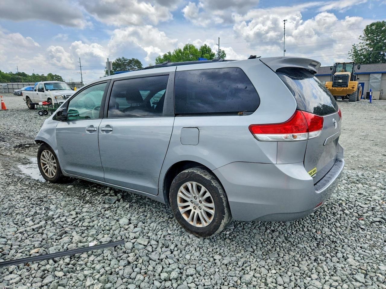 2014 TOYOTA SIENNA