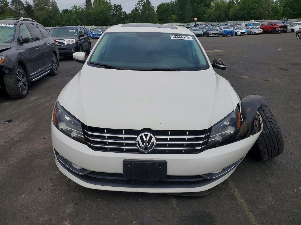 2014 VOLKSWAGEN Passat