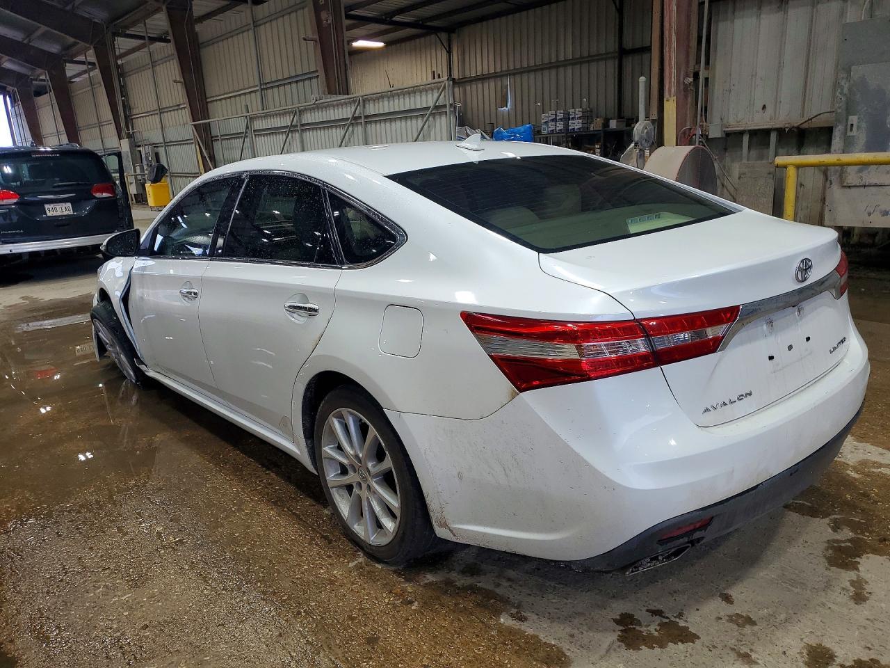 2013 TOYOTA Avalon