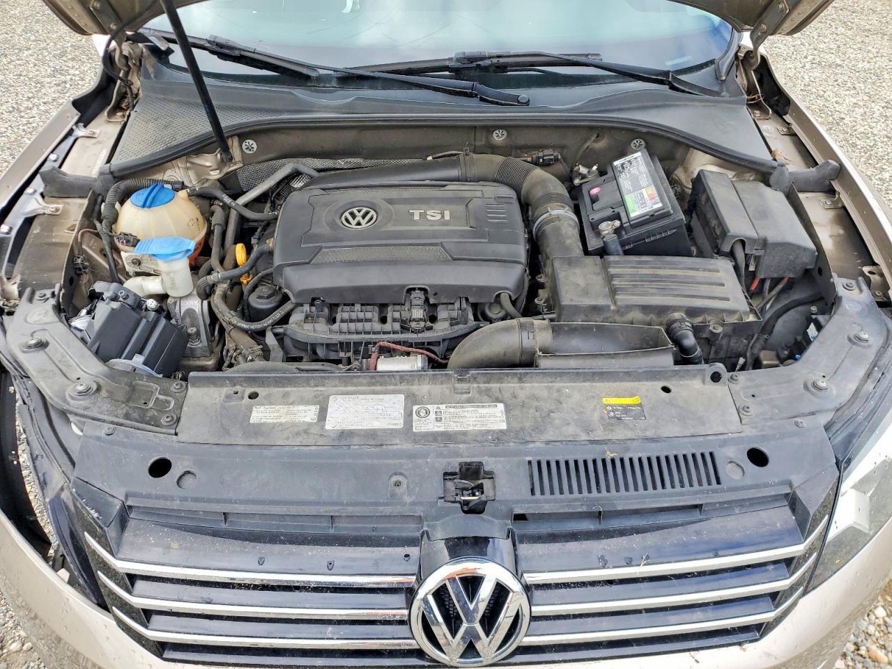 2015 VOLKSWAGEN Passat