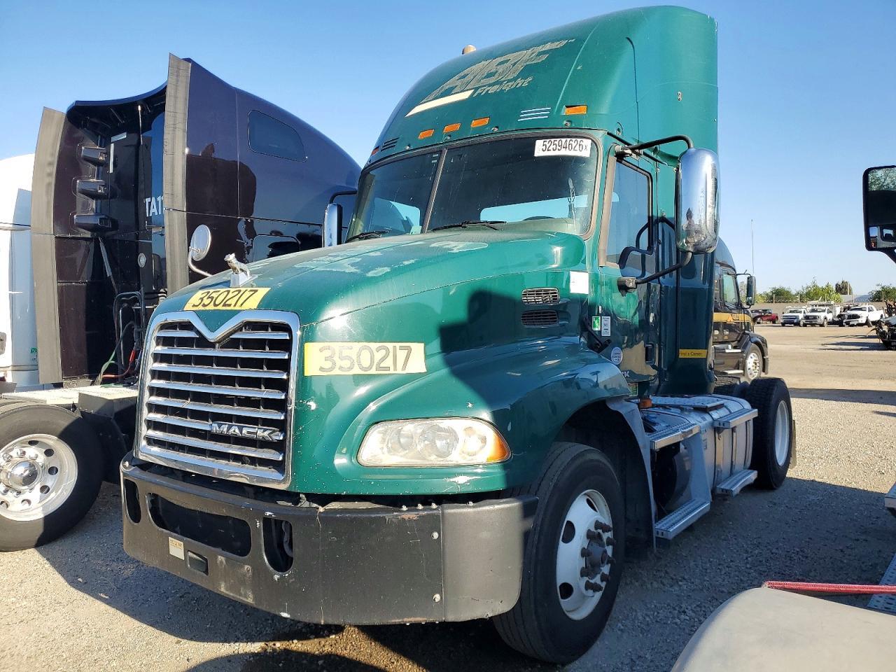 2016 MACK Cxu612