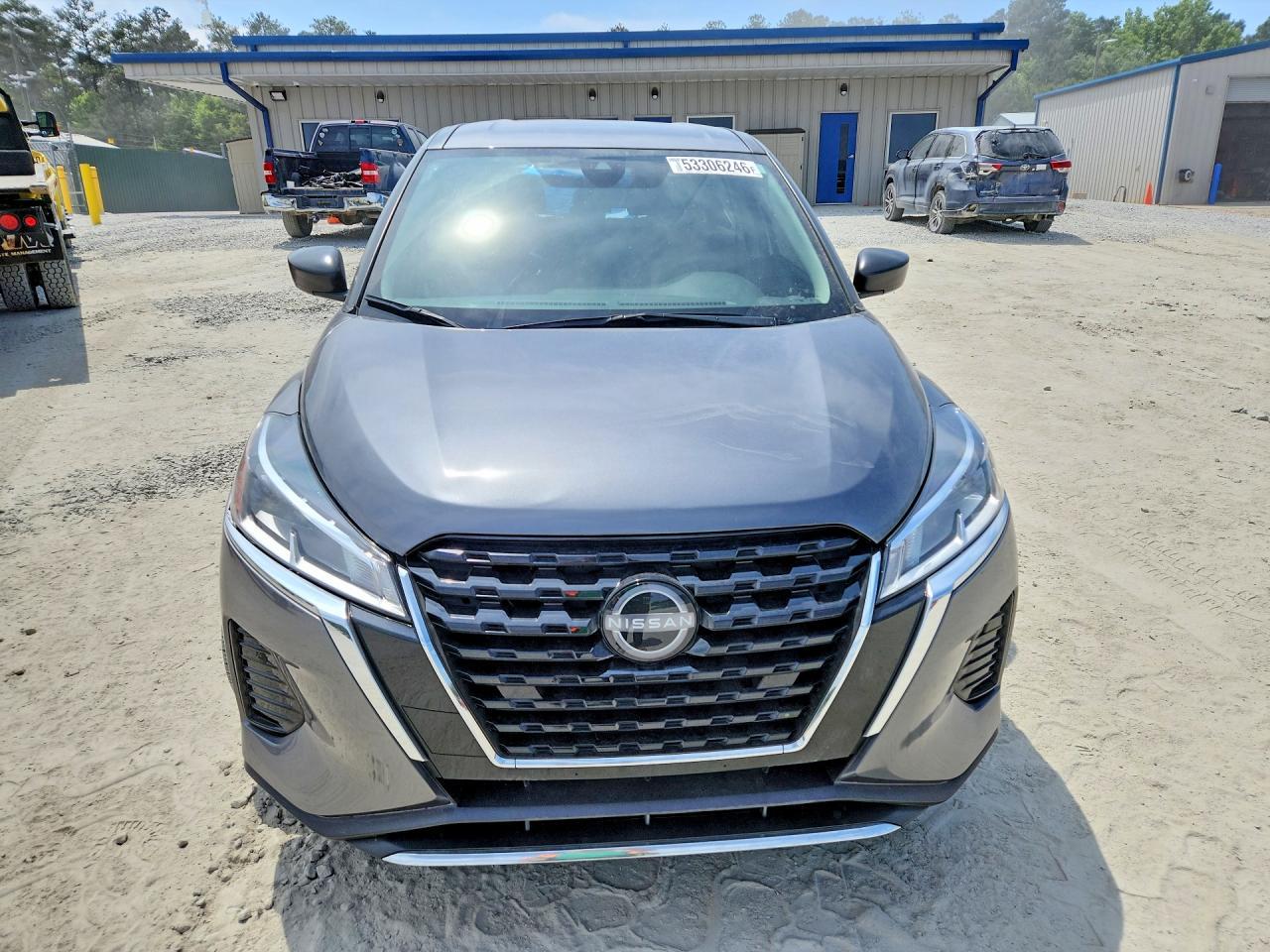2024 NISSAN KICKS
