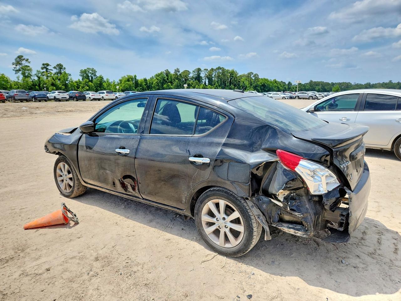 2015 NISSAN VERSA