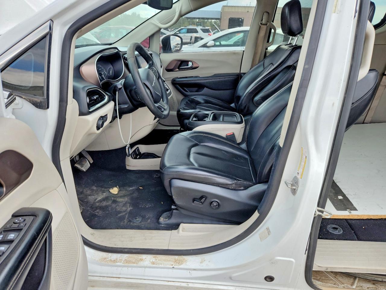 2020 CHRYSLER Voyager