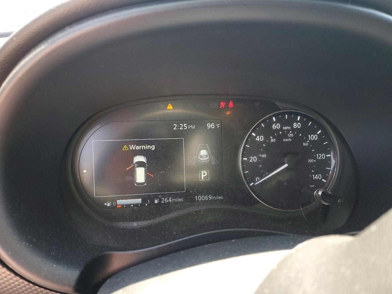 2024 NISSAN KICKS