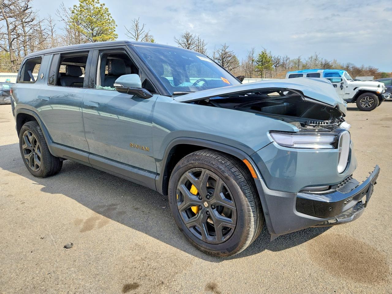 2025 RIVIAN R1s