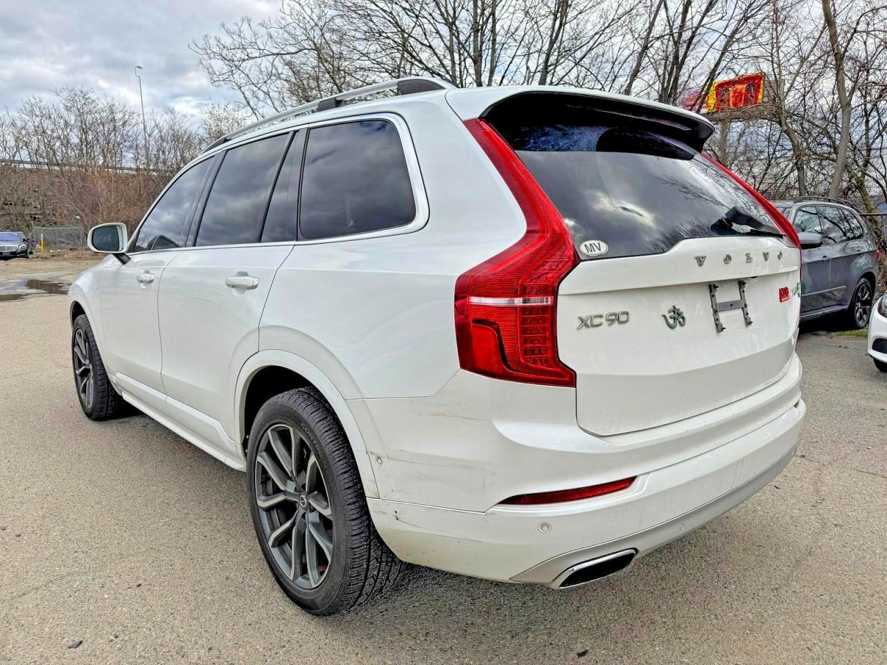 2016 VOLVO XC90