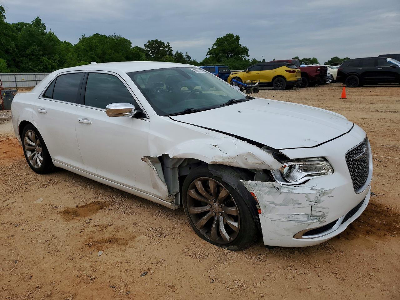 2019 CHRYSLER 300