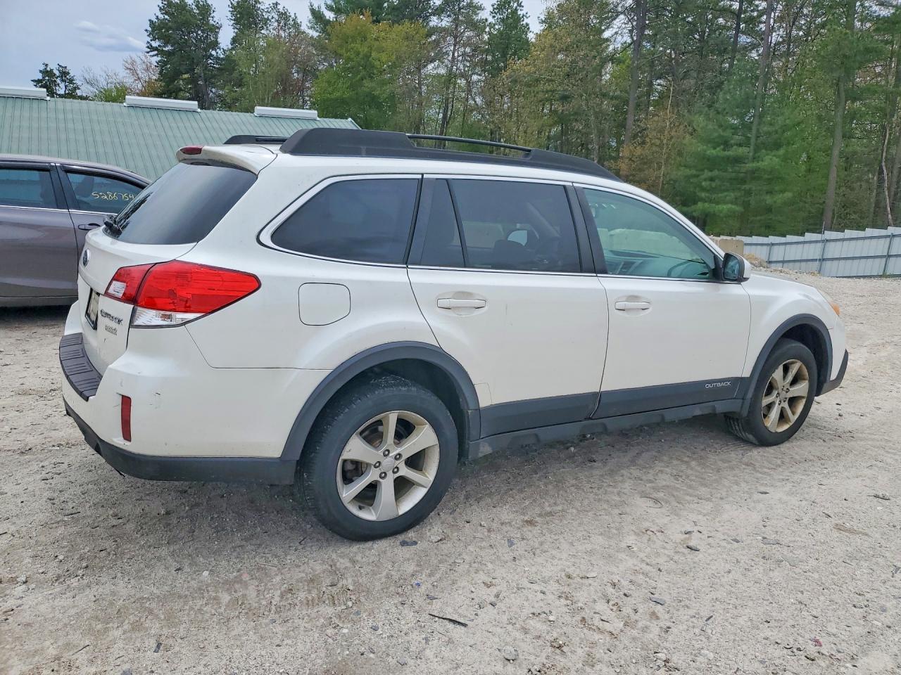 2013 SUBARU Outback