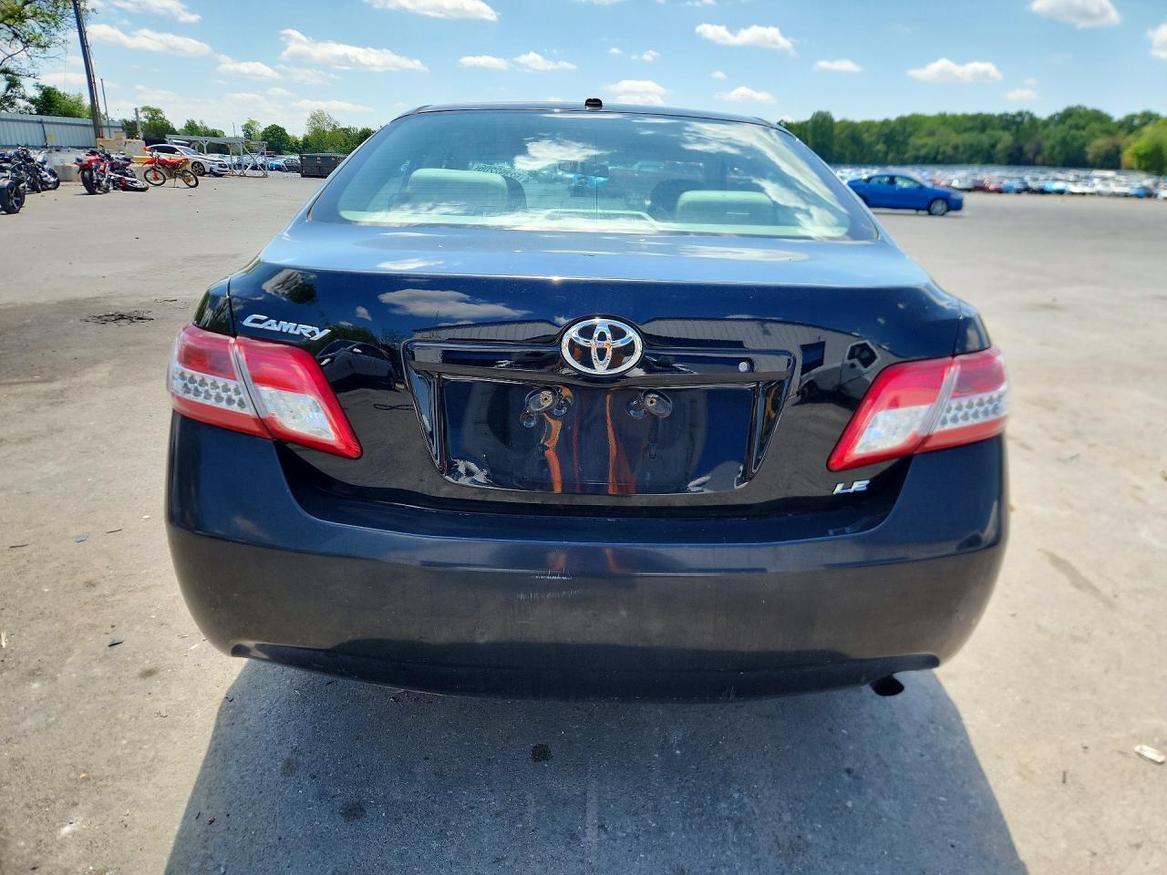 2011 TOYOTA CAMRY