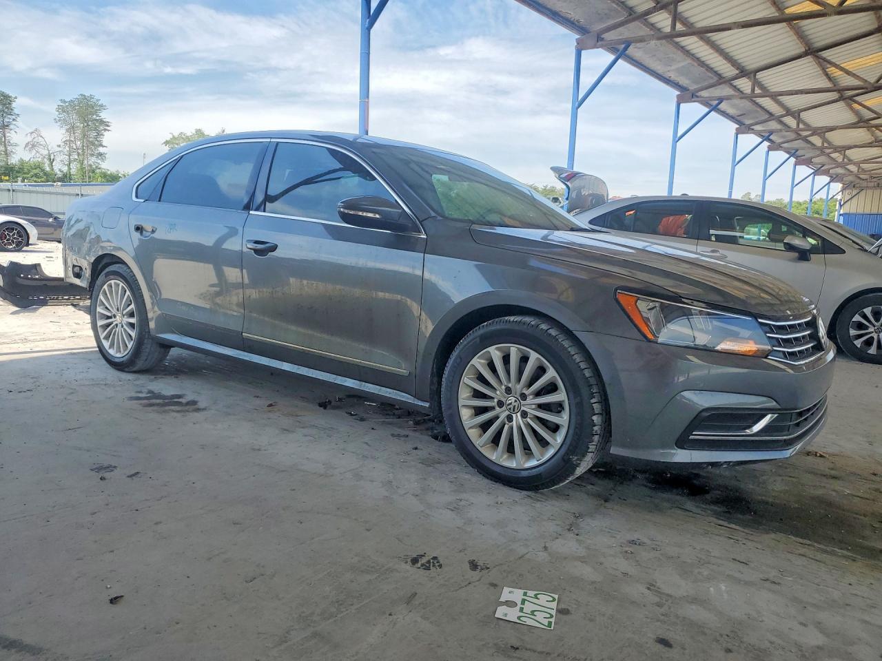 2016 VOLKSWAGEN Passat