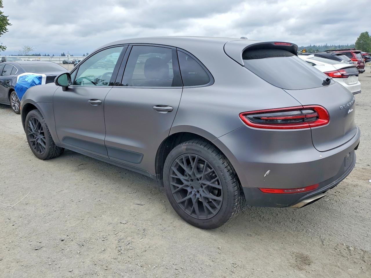 2017 PORSCHE Macan