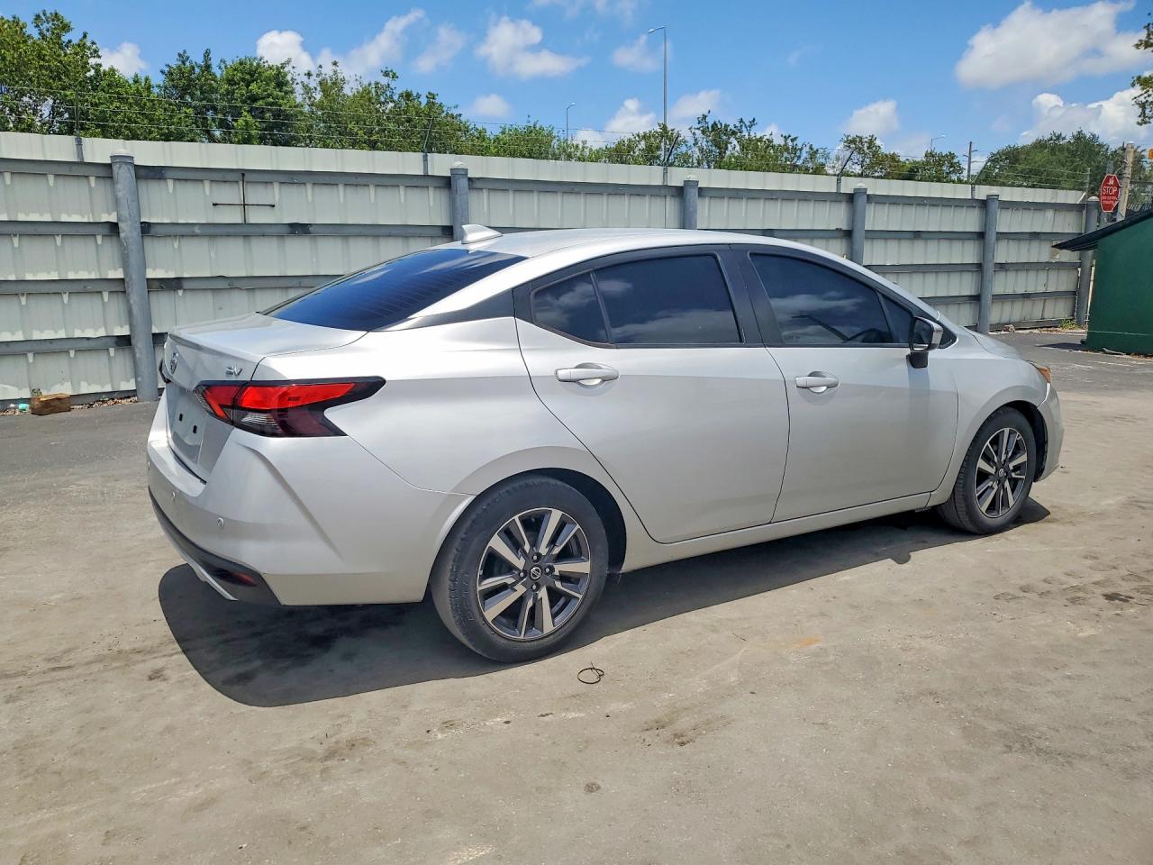 2020 NISSAN VERSA