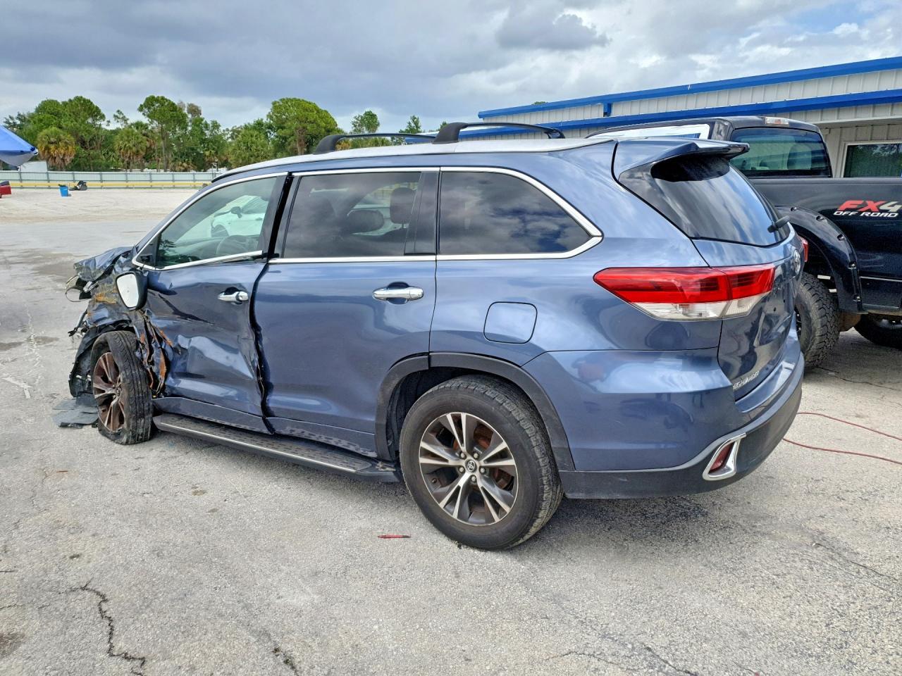2018 TOYOTA HIGHLANDER