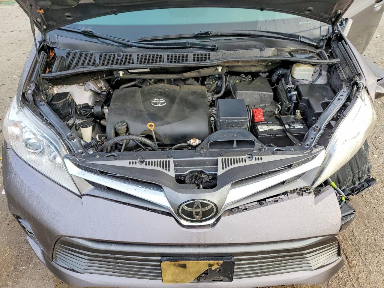 2018 TOYOTA SIENNA