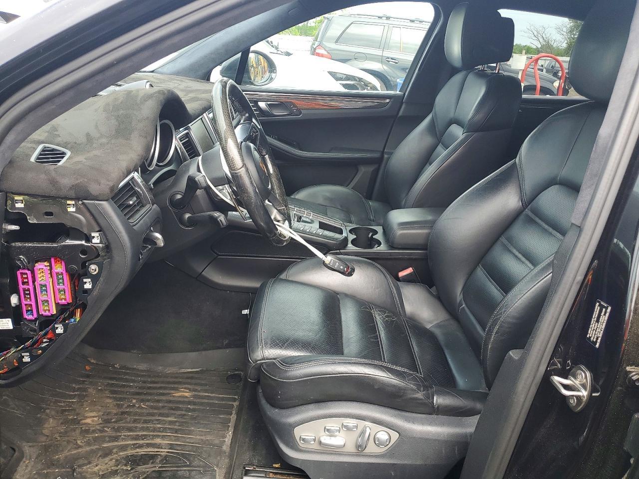 2016 PORSCHE Macan