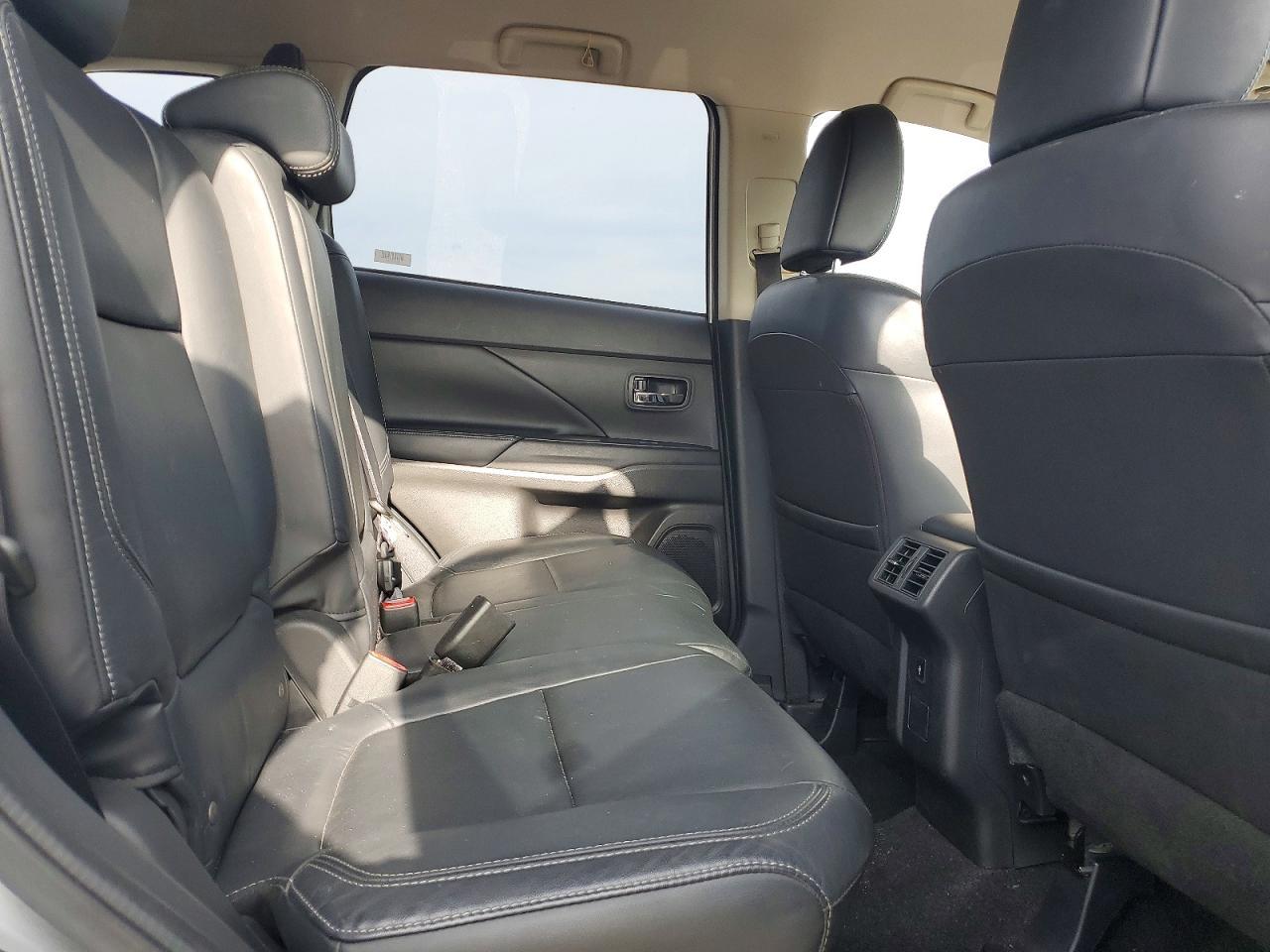 2019 MITSUBISHI outlander