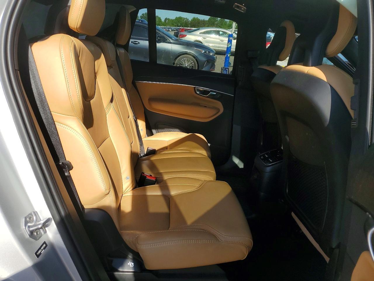2022 VOLVO XC90