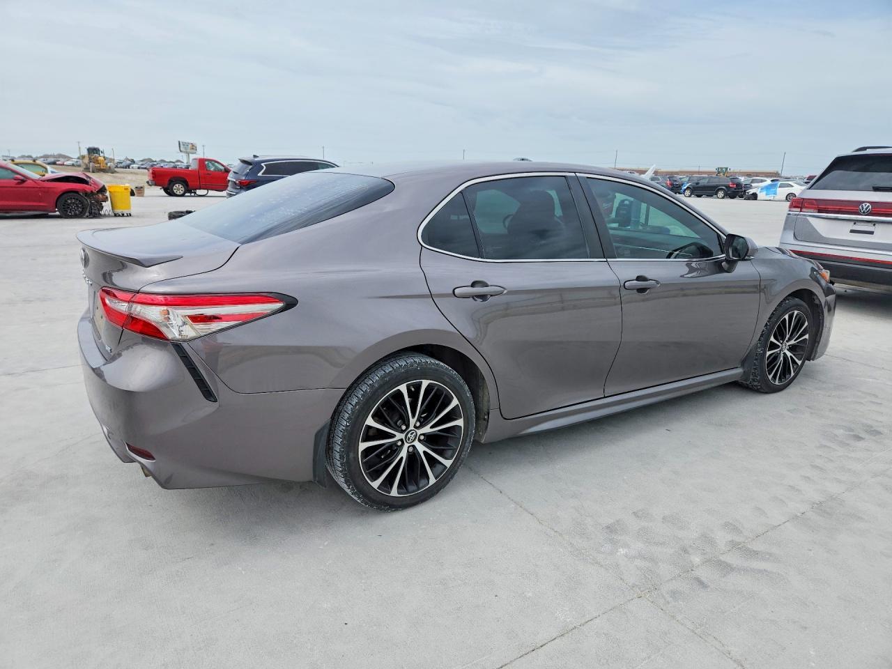 2018 TOYOTA CAMRY