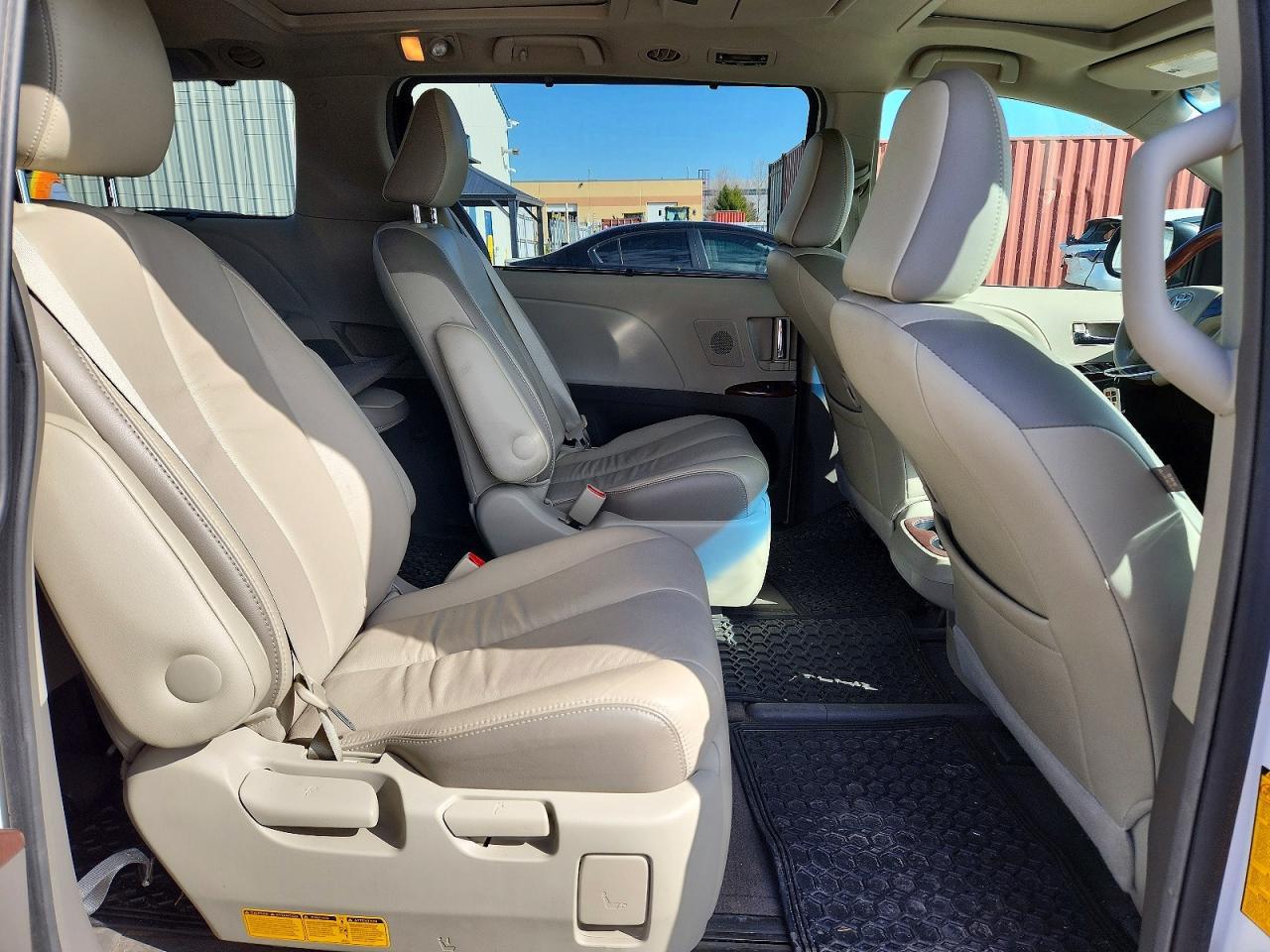 2013 TOYOTA SIENNA