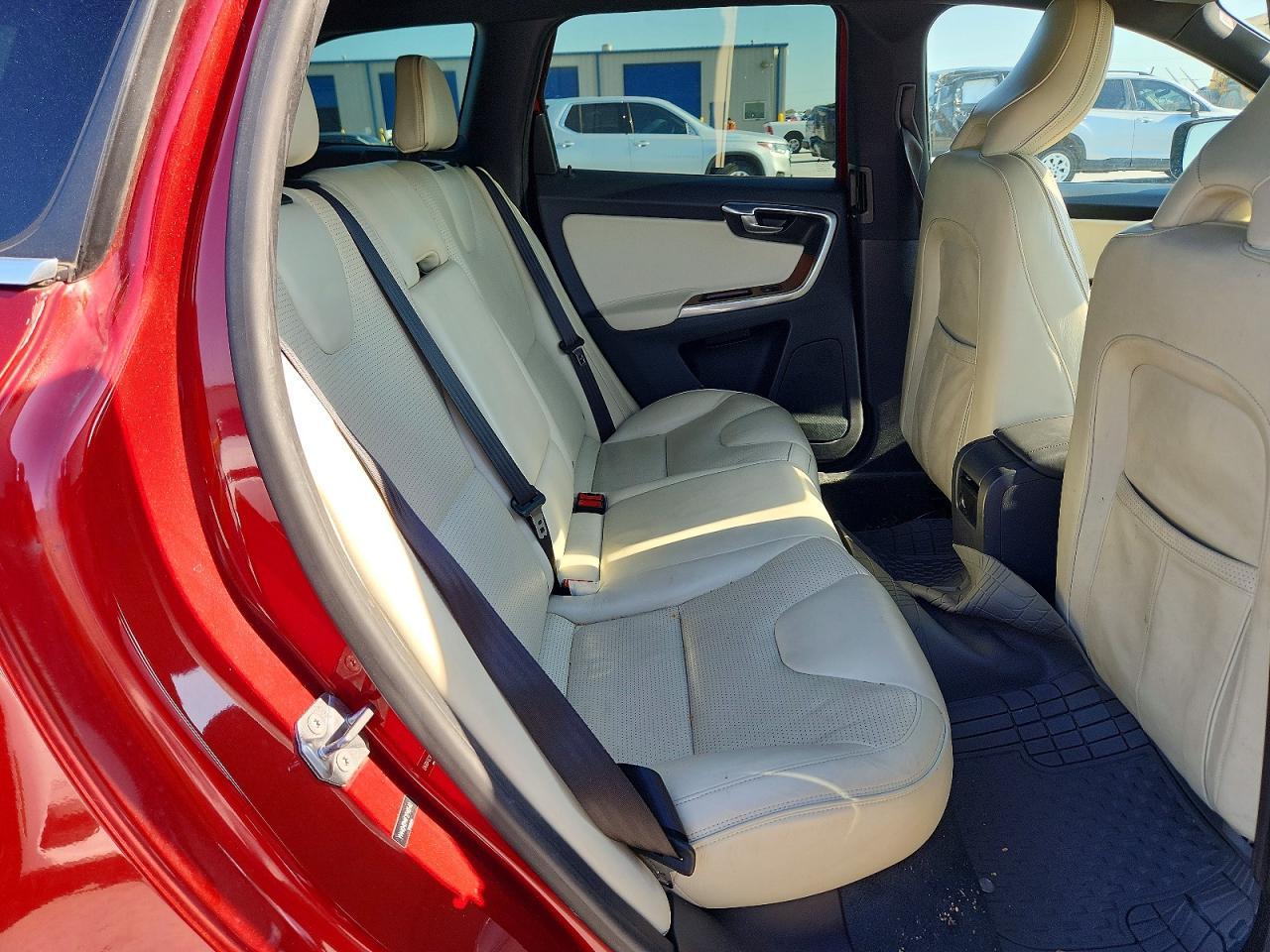 2015 VOLVO XC60