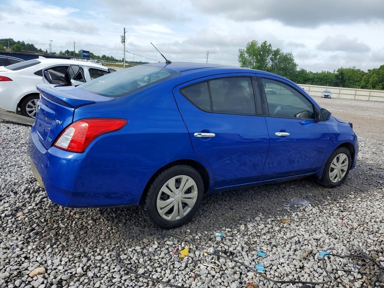 2017 NISSAN VERSA