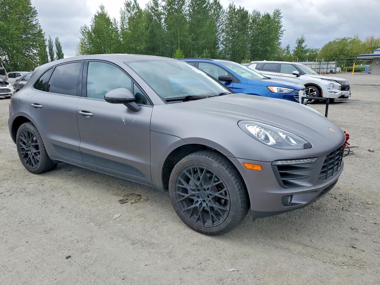 2017 PORSCHE Macan