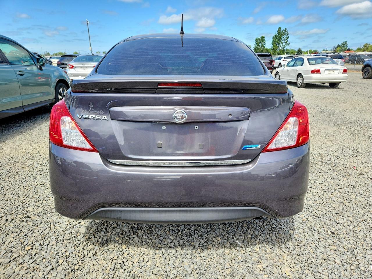 2015 NISSAN VERSA