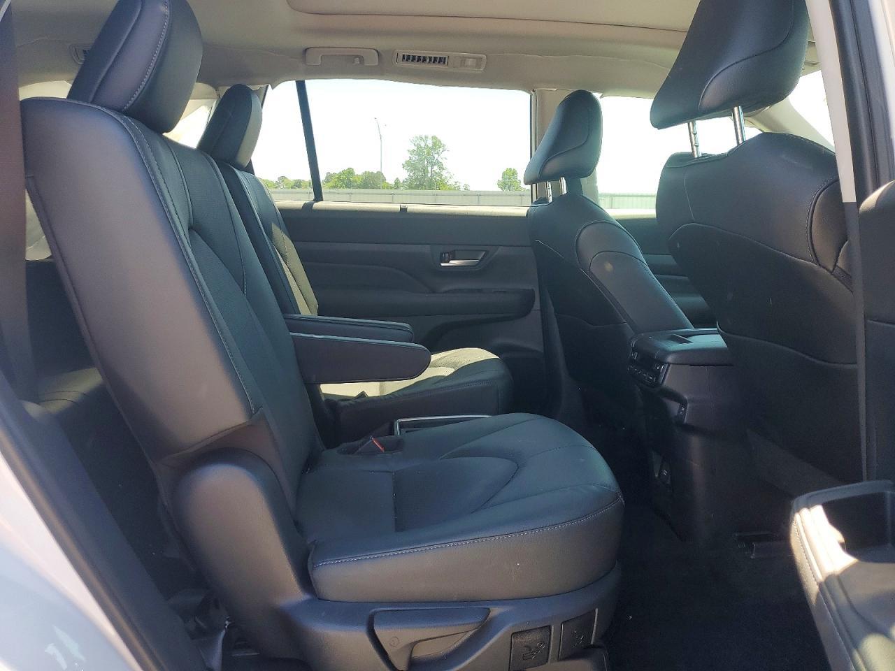2026 TOYOTA HIGHLANDER
