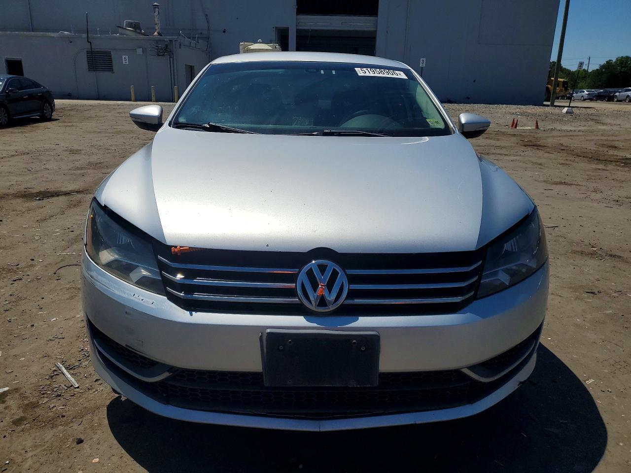 2012 VOLKSWAGEN Passat