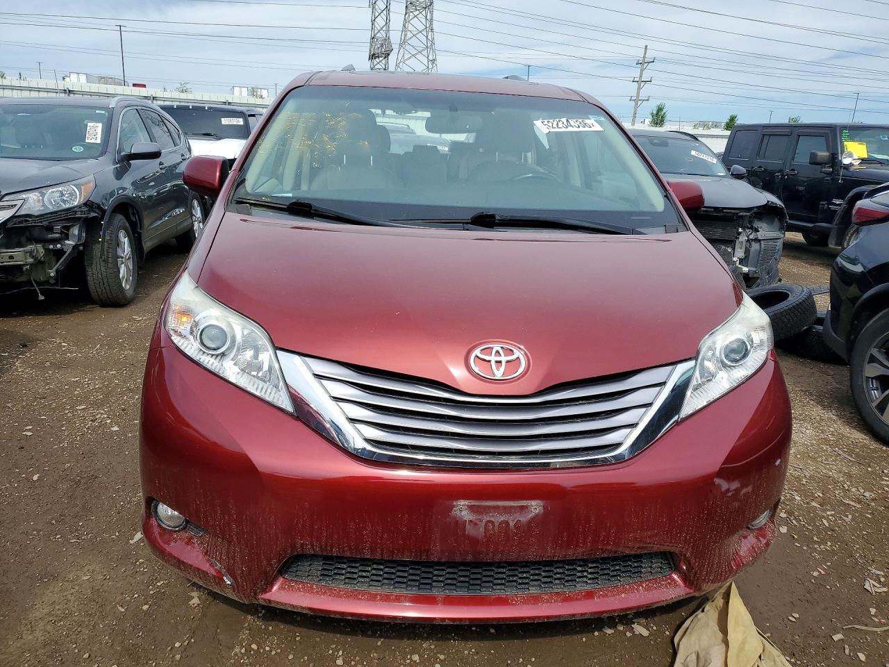 2017 TOYOTA SIENNA