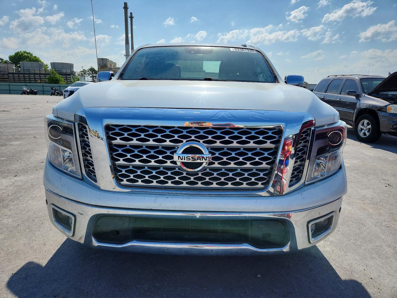 2017 NISSAN Titan