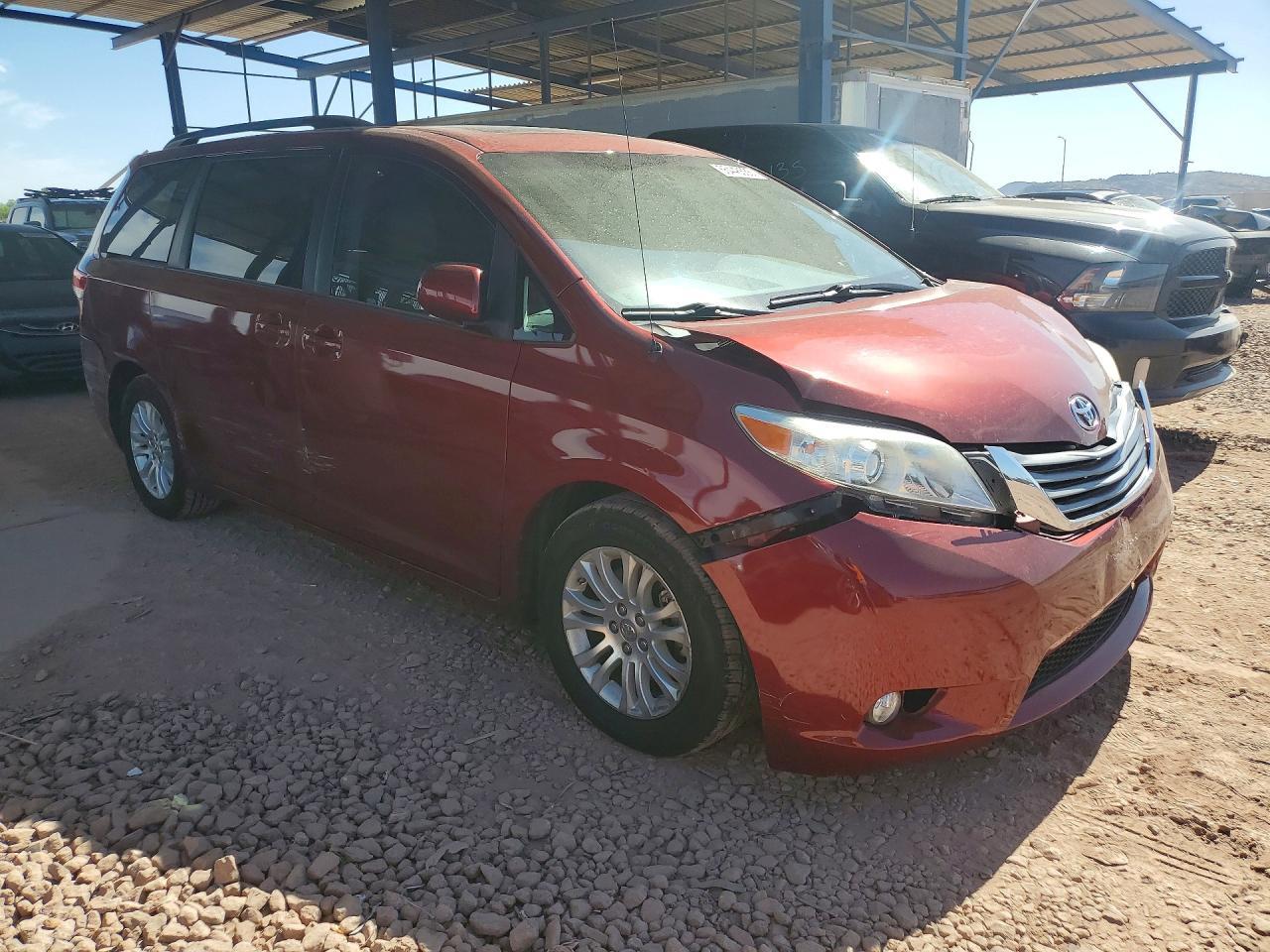2013 TOYOTA SIENNA