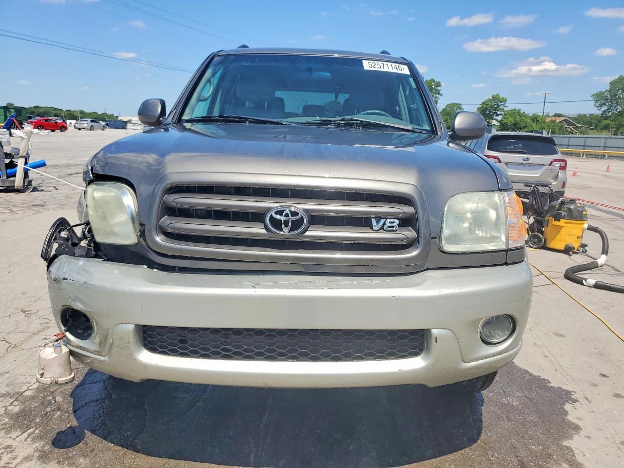 2004 TOYOTA Sequoia