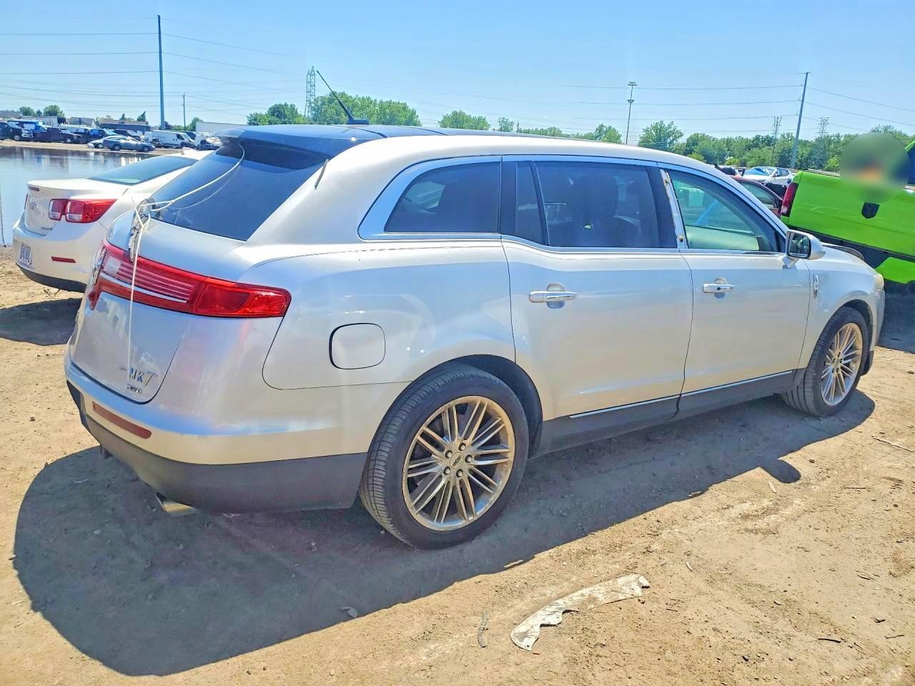 2014 LINCOLN MKT